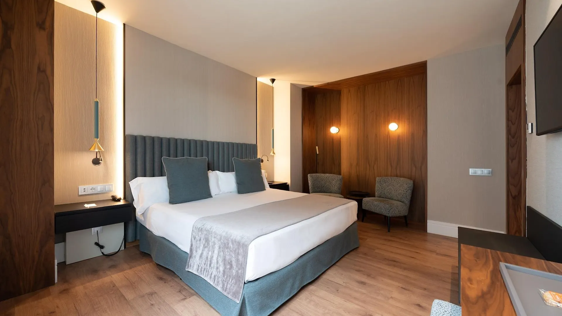 Hotel Catalonia Barcelona Plaza 4*,