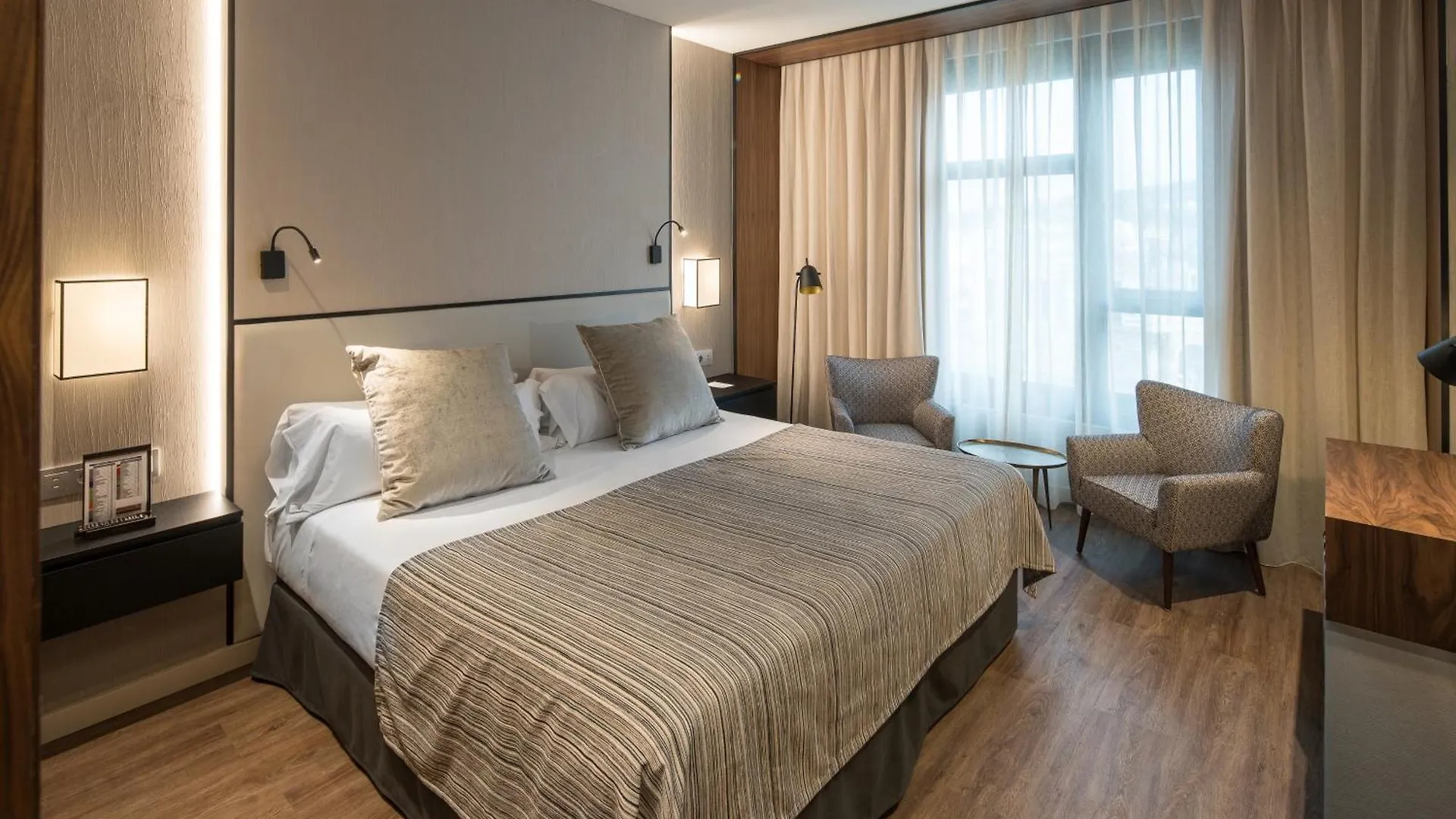 ****  Отель Catalonia Barcelona Plaza Испания