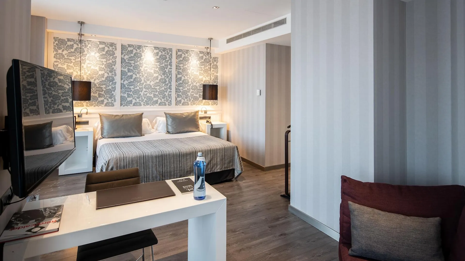 Catalonia Barcelona Plaza Hotel 4*,