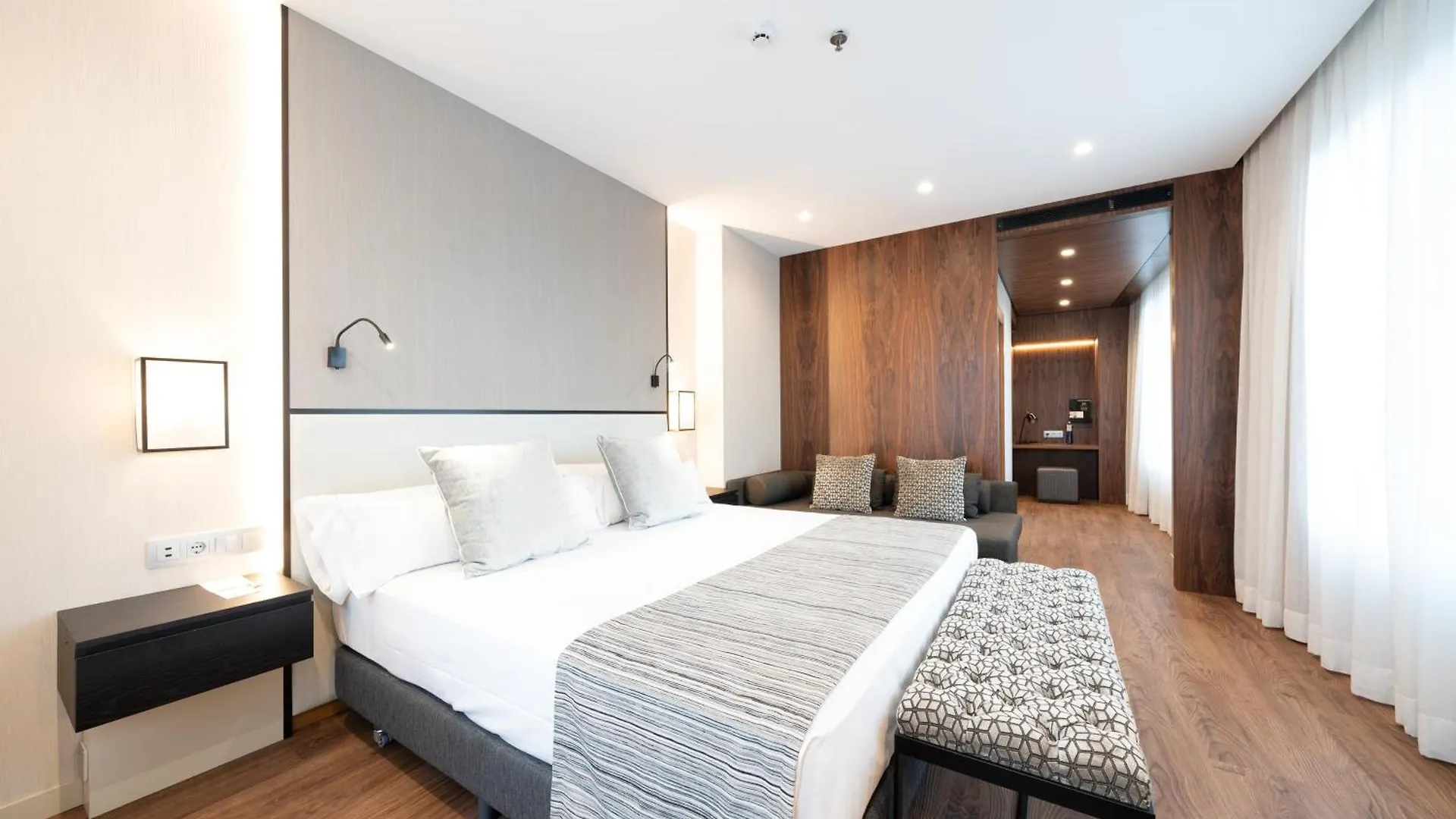 Catalonia Barcelona Plaza Hotel